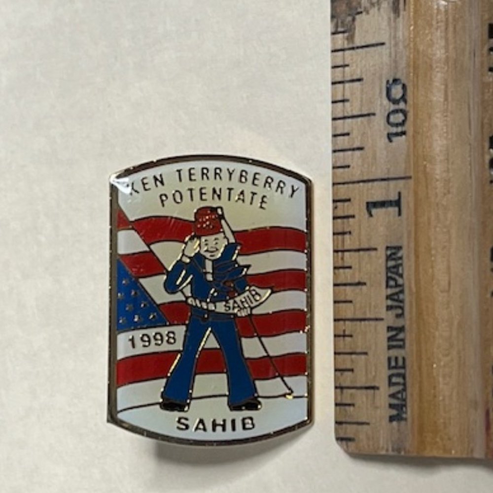 VTG 1998 Ken TerryBerry Potentate Sahib Shriners Lapel Hat Pin Red White Blue - Picture 4 of 6